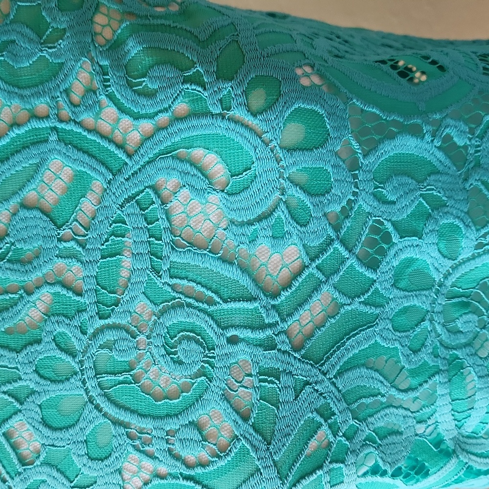 Lilly Pulitzer Lace Aqua Poppy Top XS *Please read* - Picture 2 of 4